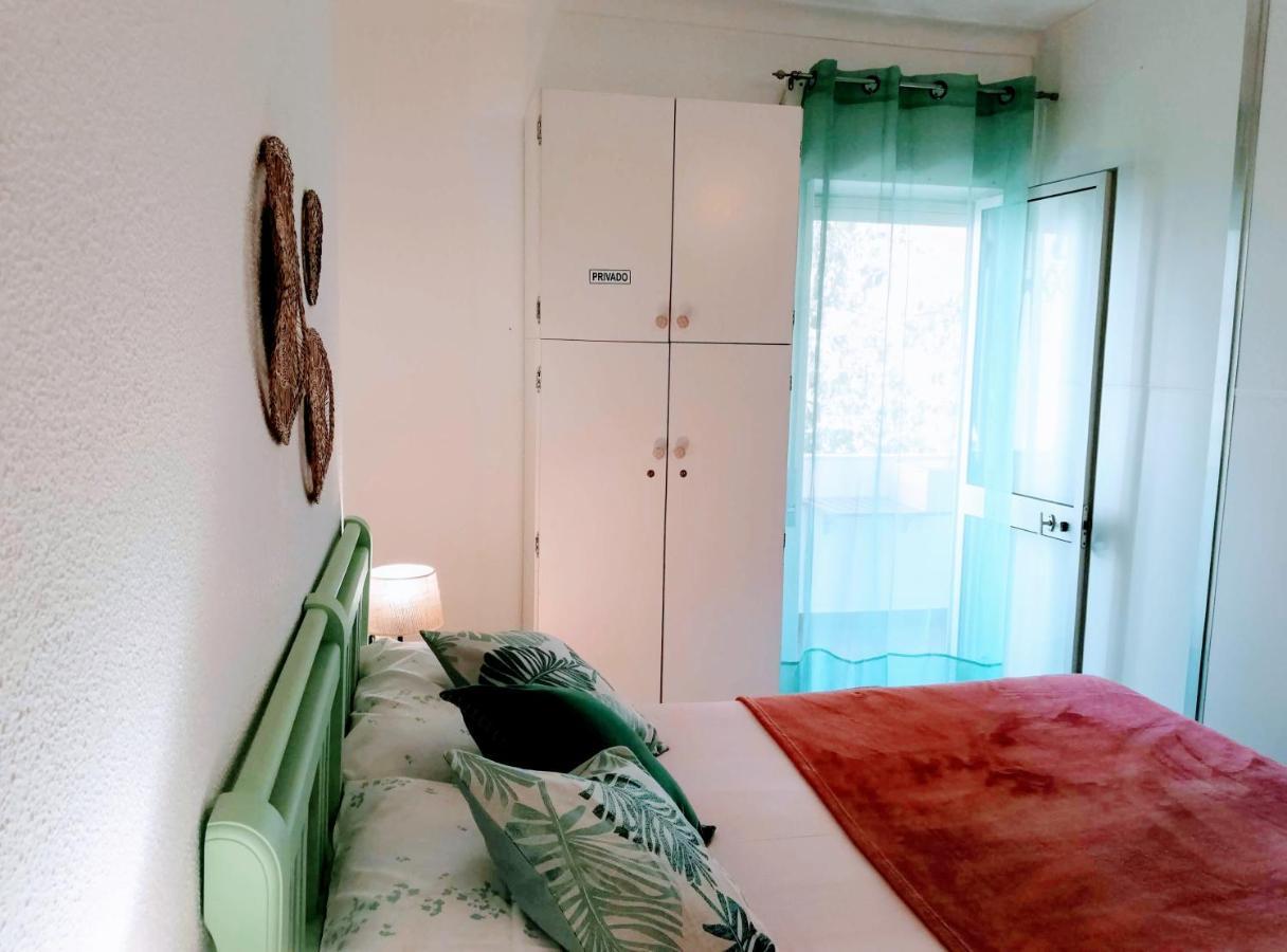 Apartamento Praia De Монте Гордо Екстериор снимка