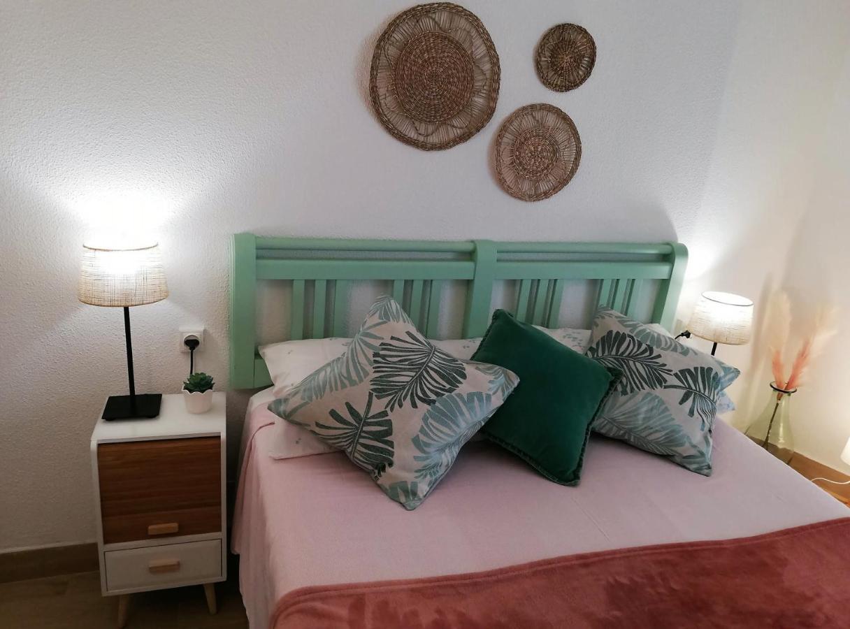 Apartamento Praia De Монте Гордо Екстериор снимка
